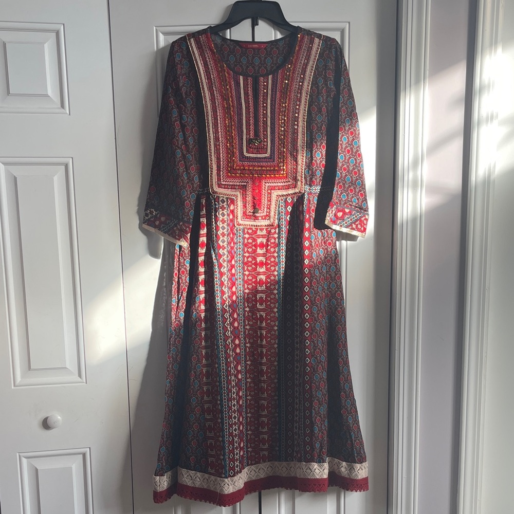 Elegant Red and Black Patterned Dress